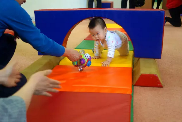 NYC纽约国际太阳宫早教中心爬爬赛