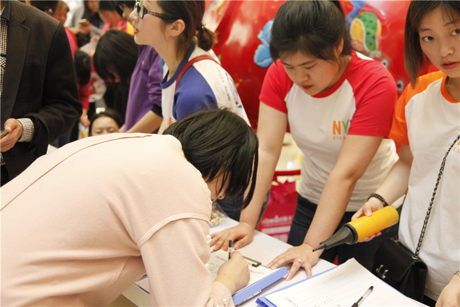 NYC纽约国际江苏常州巨凝中心：【NYC活动回顾】新世界萌宝爬爬赛