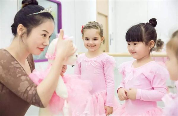 NYC纽约国际早教芭蕾舞课为孩子开启一扇通往舞蹈世界的大门