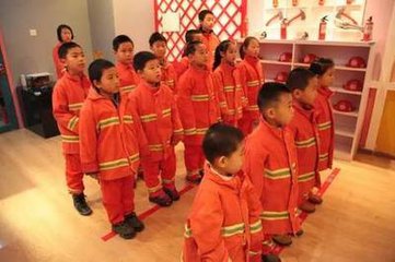 NYC纽约国际邯郸连城早教中心小小消防员活动