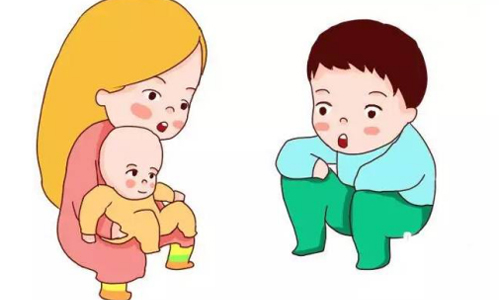 宝宝把尿危害大！爸妈应该这样避免...