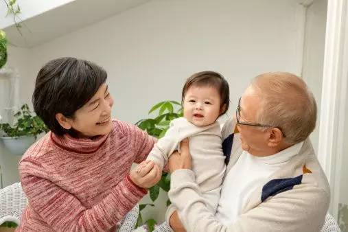 NYC纽约国际大连印象城中心老人带孩子，有问题可以提吗？