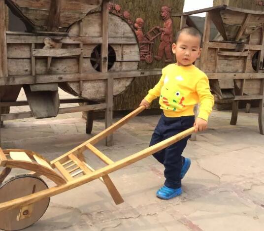 没有什么比孩子开心快乐更重要