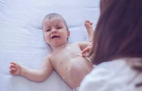 宝宝一吃母乳就拉肚子你该怎么应对