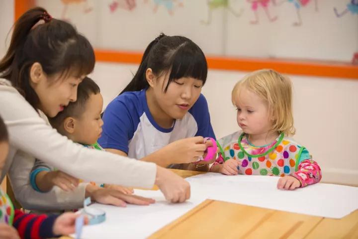 纽约国际早教成都银泰城中心：八大课程 | 绘本是孩子进入艺术世界的捷径