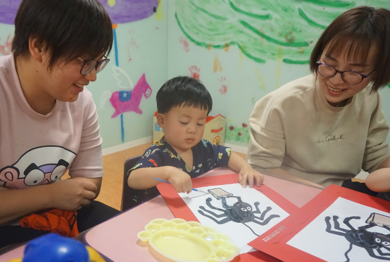 NYC纽约国际早教邯郸连城早教中心：【活动回顾】职业体验星巴克小小咖啡师