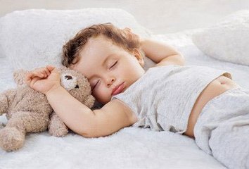 各阶段孩子的睡眠时间