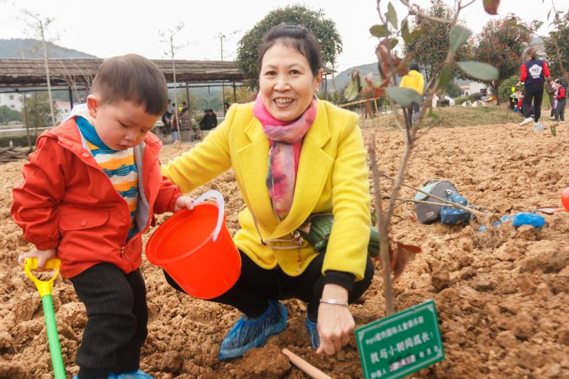 NYC纽约国际长沙阳光锦城早教中心：植树节—我和小树同成长