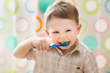 教孩子刷牙的几个技巧 不用担心孩子不会刷牙了