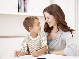 孩子在家脾气怪，到学校却乖乖的，为什么？