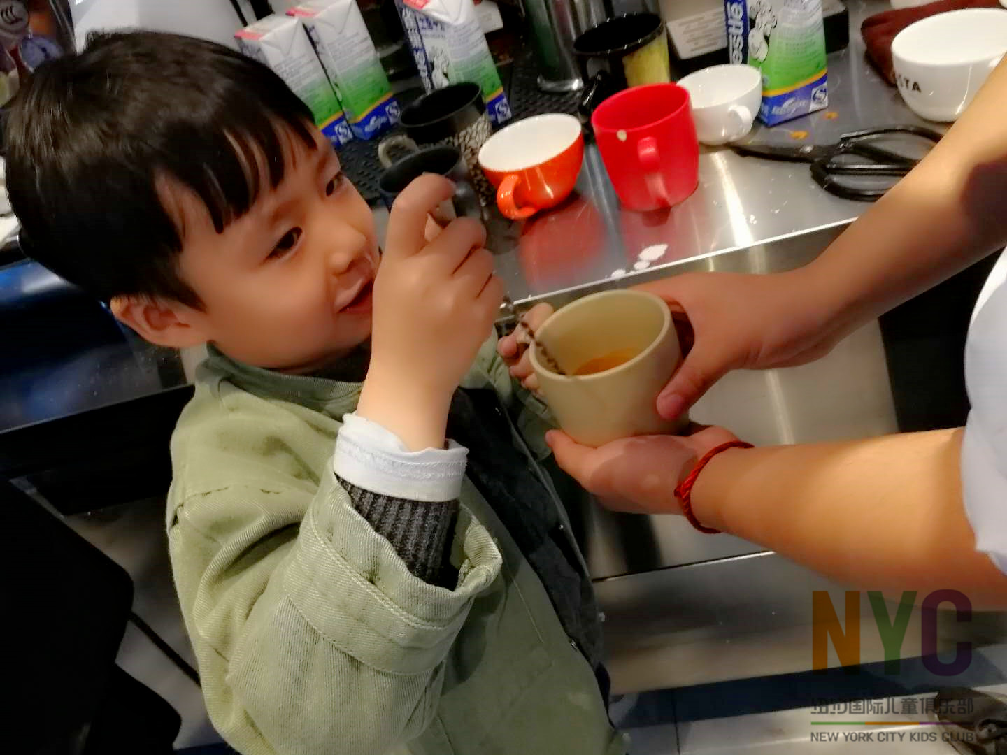 NYC兰州早教心活动回顾小小咖啡师”母亲节活动结束