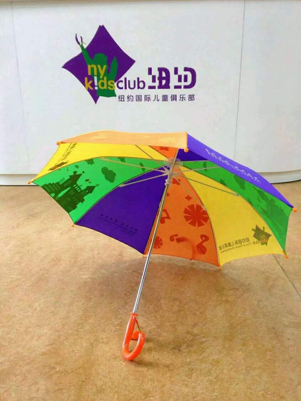 NYC纽约国际儿童俱乐部,萌宝爬爬赛，成长新体验！在这寒冷的冬季来场热身赛，释放孩子们的筋骨，扣动我们的心弦。爬爬爬，爬出健康！爬出快乐！爬出自信！
