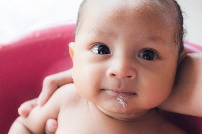 NYC纽约国际惠州早教中心：宝宝腹泻吃什么比较好？哪些辅食对腹泻宝宝帮助最大！